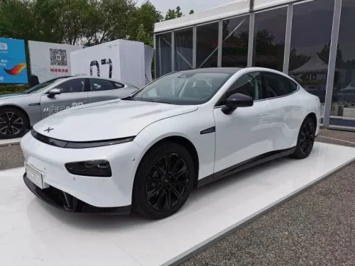 小鹏P7与特斯拉model3试驾评测 惊喜不断