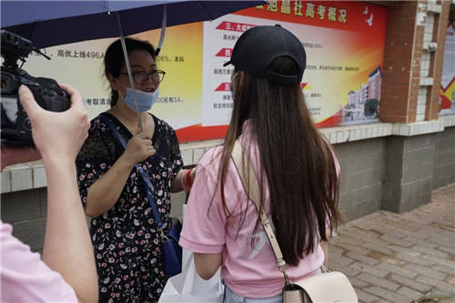 暖心吉米应援高考，寒窗苦读旗开得胜