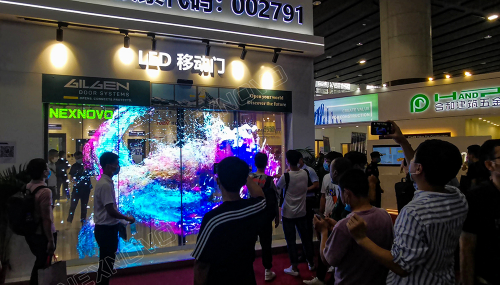 晶泓多款LED发光玻璃屏新品发布，为智慧城市建设增光添彩！