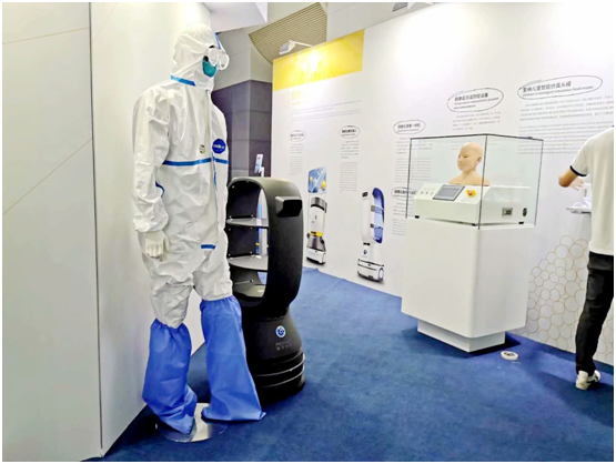 擎朗机器人带你探营上海防控新冠肺炎疫情主题展