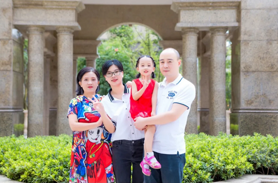 四川邦泰集团用一场浪漫的集体婚礼，见证这五对“新人”的动人爱情！