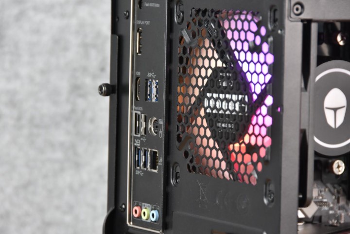 AMD YES！雷神911黑武士 Ryzen 评测
