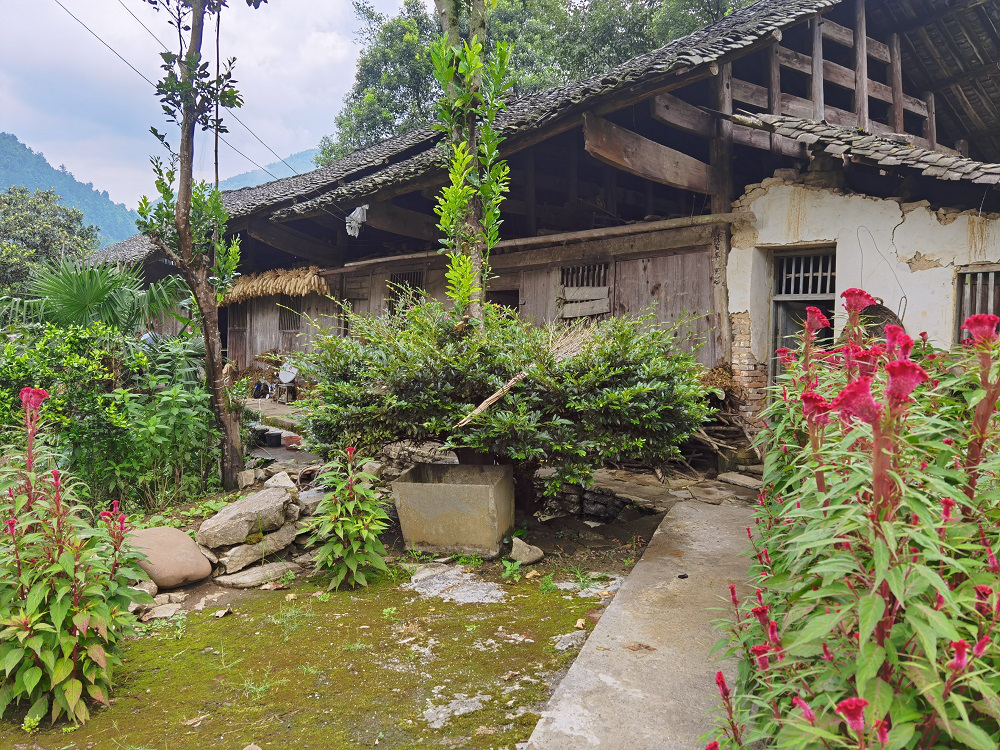 奔小康·移动印记①丨下真功夫，基础建设“聚人心”