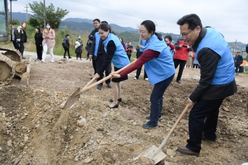 四季沐歌携手妇基会走进贵州丹寨，暖心公益助力脱贫攻坚