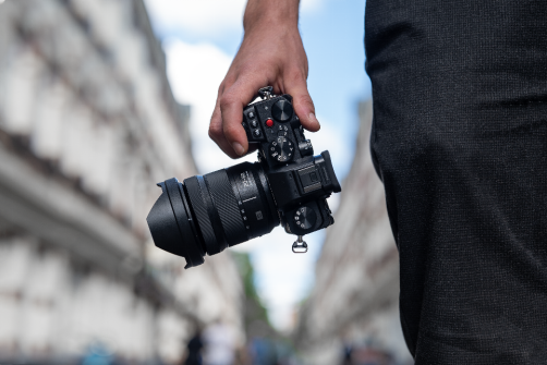 今年微单相机“黑马”松下S5，又免费固件升级!