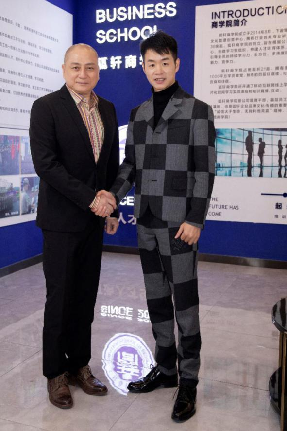 豪横产业布局，11月15日胡轩&汤镇业直播间，与百万粉丝共证发展大业