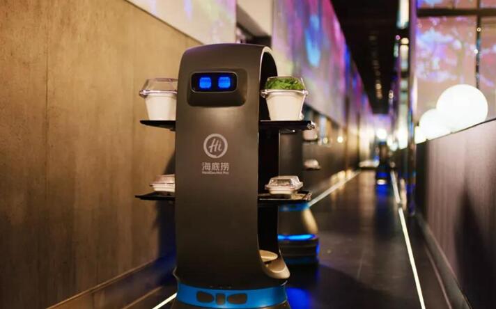 从“非必需”到“新标配”，机器人成餐饮业持续回暖好帮手