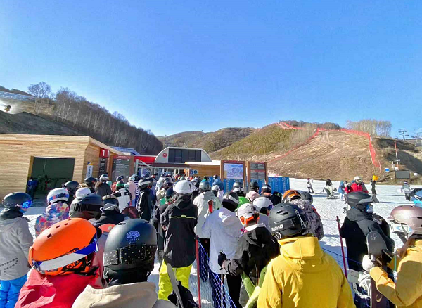 “报复性滑雪”先来了!冬奥会主场地崇礼民宿旺季提前，周末滑雪一房难求!