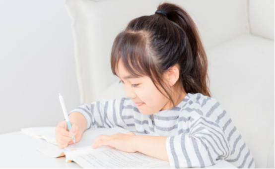 让孩子形成自己独到的见解有多重要？栗志语文课程做到真正的“育人”！