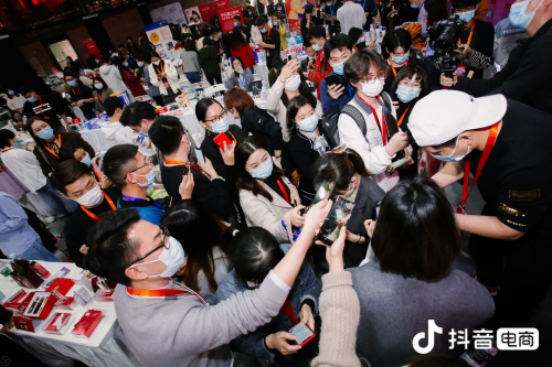 抖音电商广州举办“抖link选品会”，双线开启年货节新生态