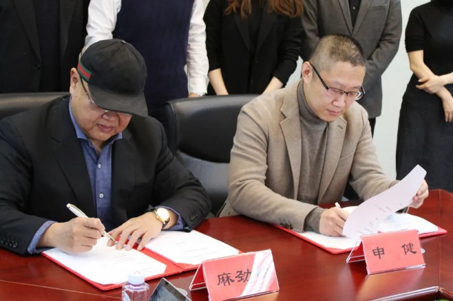 四十九坊与人民创意达成战略合作，并举办签约仪式