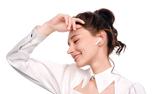HUAWEI FreeBuds 耳机“听力保护”功能为听力健康保驾护航！
