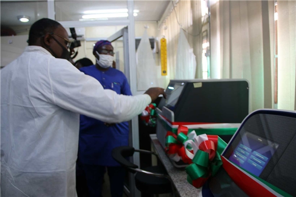 尼日利亚卫生部长点赞华大智造测序仪！新冠监测之外大有用处