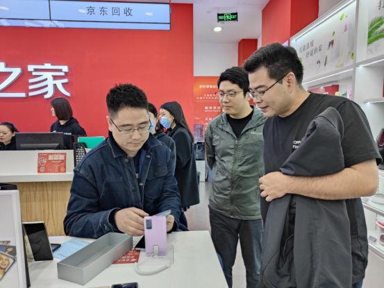 苏宁、国美、京东之家门店排队抢购 OPPO Find X3系列首销火爆