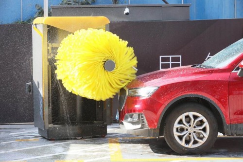 汽车超人杭州店投放智能洗车机器人，为消费者带来全新服务体验