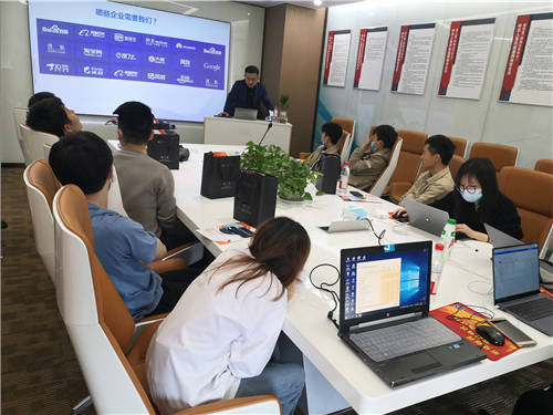 新时代的网络安全行业里黑客精神就是雷锋精神