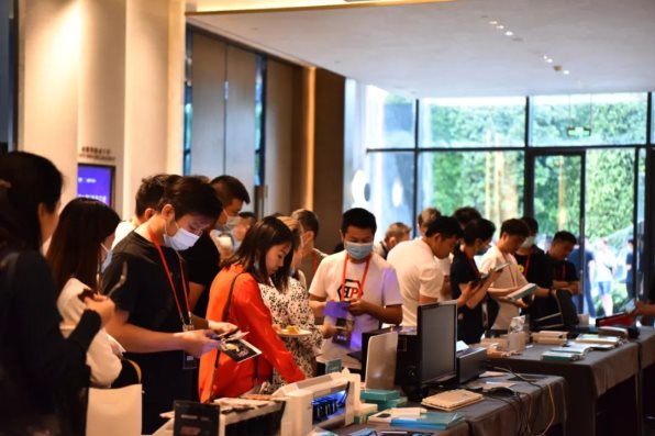 祝贺思腾集团&云南九机通讯新零售运营发布会取得圆满成功！