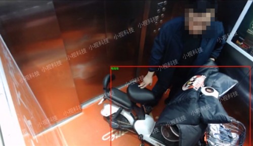 电动车电梯内爆燃，3秒吞噬5人！小视AI“秒级守护”保障居家安全