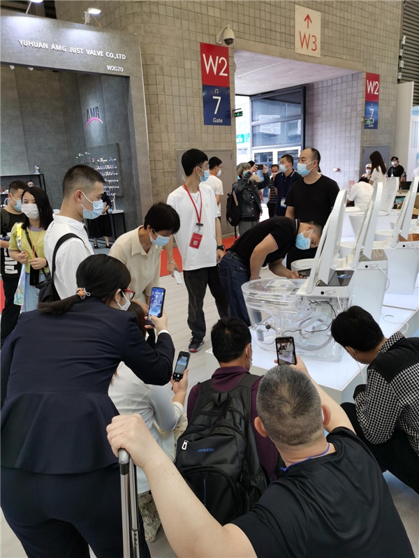 猝不及防，厦门大白暖了上海厨卫展！