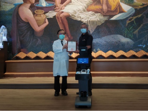 智能机器人进入专责病房 台中慈济防疫新利器