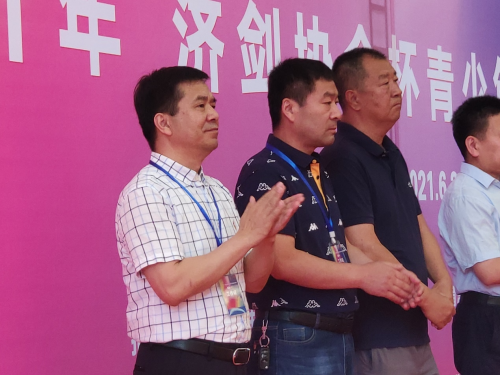 新启点承办“济剑协会杯”青少年击剑公开赛隆重举行