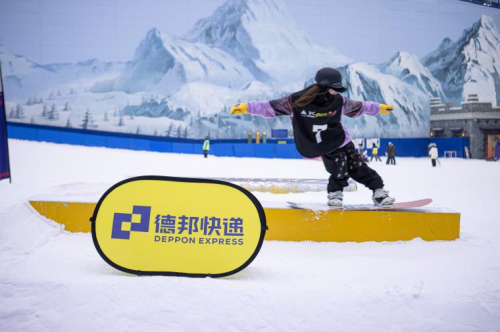 炎炎夏日与“雪友”畅快滑雪，德邦快递助力淡季滑雪需求