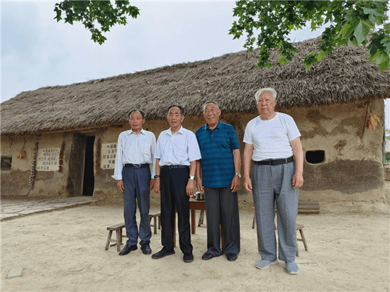 薇娅探访安徽凤阳小岗村，再次感受到中国农民的敢为人先