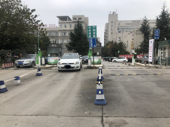 医院停车难成为城市顽疾，车秘科技智慧停车多举措破解