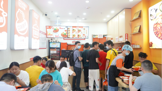 连锁快餐加盟哪家好？外婆屯卤肉饭加盟商道出真相！