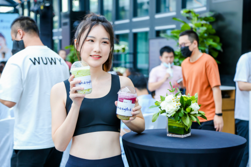 主打原创无奶盖鲜果茶，PINTEA×Keep品牌联合首发引爆瑜伽圈