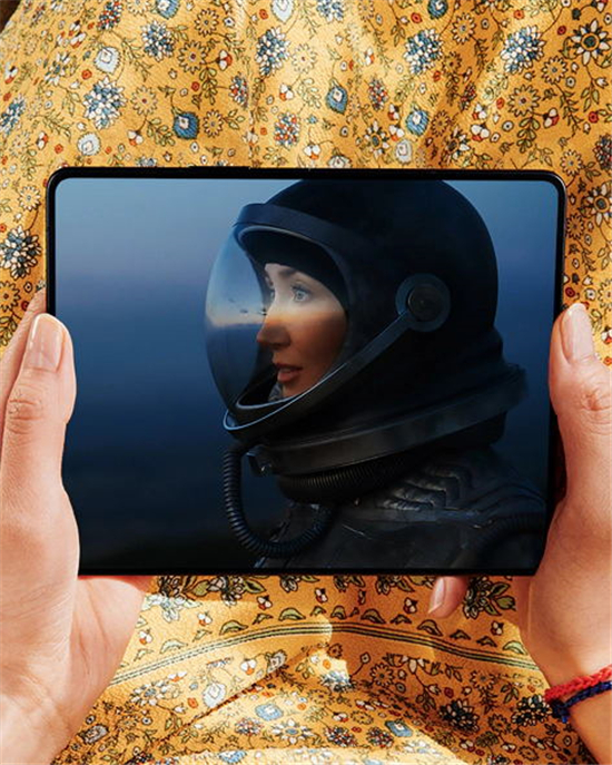 真.全面屏体验！三星Galaxy Z Fold3 5G：领先的折叠设计、优秀的屏幕显示
