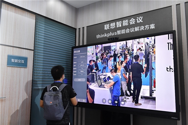 联想刘嘉出席商用显示系统产业领袖峰会，壮言thinkplus志在商用大屏“普及者”！