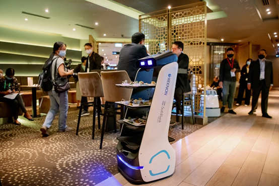 软银机器人与擎朗智能宣布成为全球战略合作伙伴，致力于推动服务行业的生产力和效率