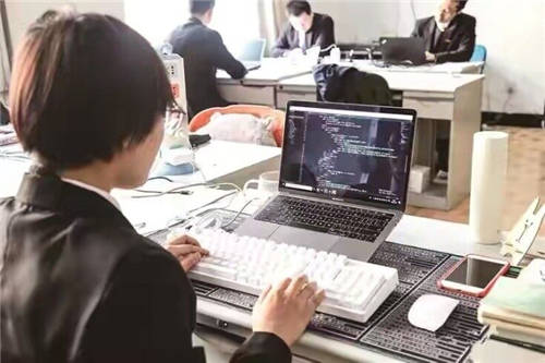 北京八维研修学院开设多个热门专业，为学子提供广阔就业空间