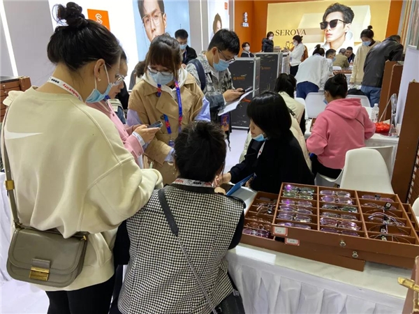 相伴金秋十月，北京眼镜展施洛华缔造专属时尚盛宴