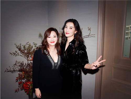 女神宋佳耀眼现身，为丽妍雅集Rubis SPA瑞虹天地太阳宫店开业剪彩