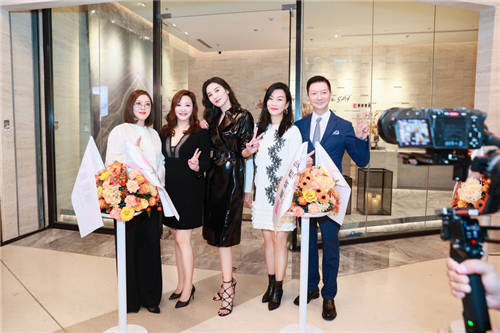 女神宋佳耀眼现身，为丽妍雅集Rubis SPA瑞虹天地太阳宫店开业剪彩