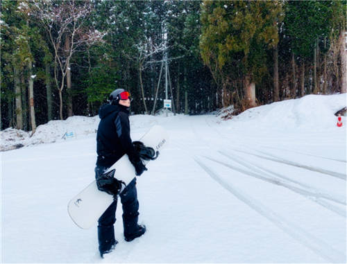 这位Souler在滑雪赛道中展翅翱翔 让热爱永炽不灭