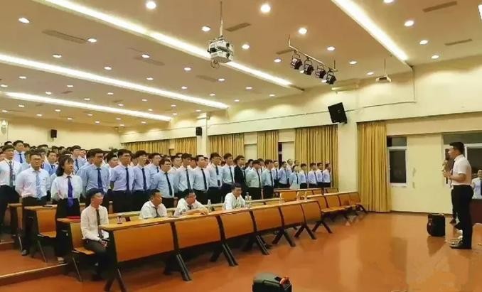 北京八维集团教师育人有方 展示教育艺术