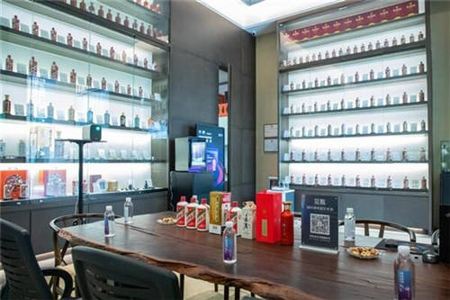 酱酒文化和科技文明的交汇 见甄AI鉴酒盒子落地茅友公社品鉴会
