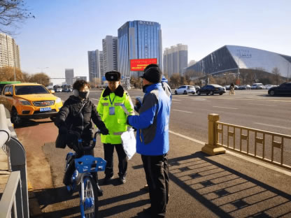 12月2日是第十个“全国交通安全日”，为了呼吁更多人提高交通安全意识，哈啰出行围绕“守法规知礼让、安全文明出行”的主题，与全国20多地交通管理部门开展形式多样的交通安全宣传活动。1064.jpg