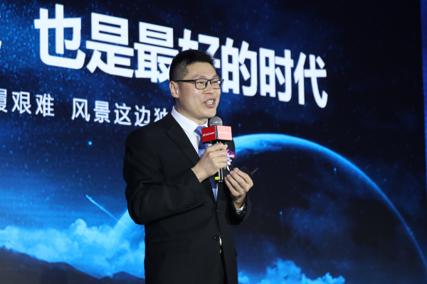 绿佳电动车在三亚发布品牌发展新战略，官宣胡军为品牌首位代言人
