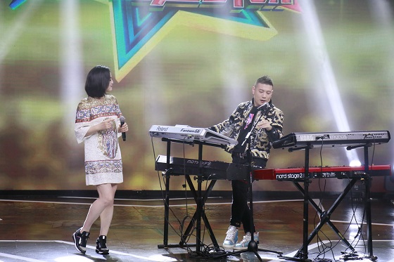 歌手白雪小8岁音乐人男友原艺身份曝光，虽小8岁人小鬼大