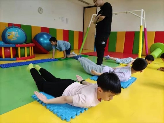 金博智慧褚明礼：6~12岁儿童孤独症的危险因素分析