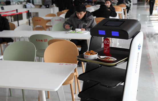 白领智慧餐厅开业，送餐机器人引关注