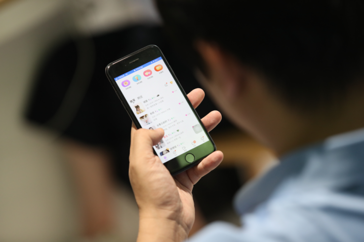 在爱聊APP脱单　主动争取自己的幸福爱情