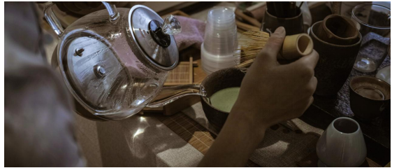 《红楼梦》里用5年雪水泡茶，竹叶青选择用“五重科技”锁鲜