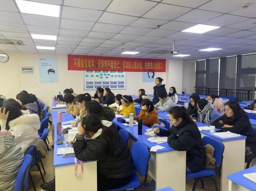牛账教育集团：成人教育加盟优势有哪些