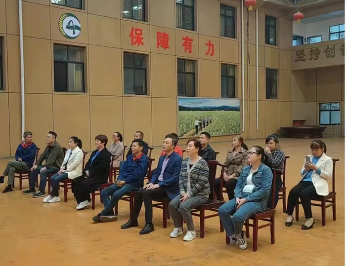 长康集团组织学习二十大报告1.jpg