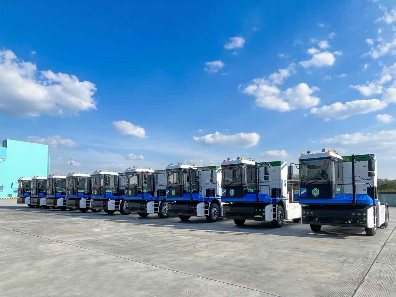 2022年12月，智能网联新能源重卡E-Truck抵达泰国林查班港.jpg